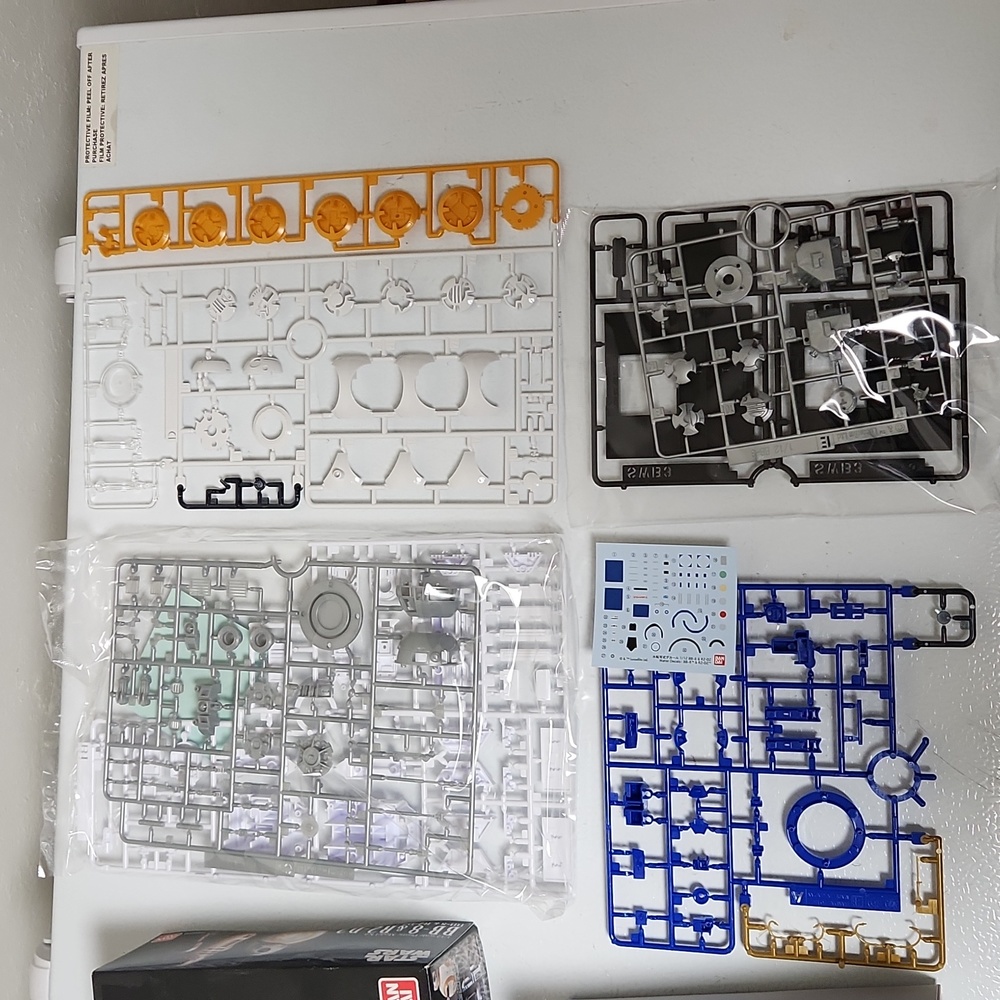 BB-8 & R2-D2 Model Kit - Picture 2 of 4